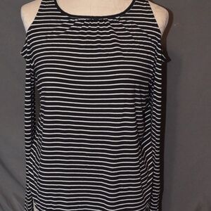 Old Navy Women's Black and White Top